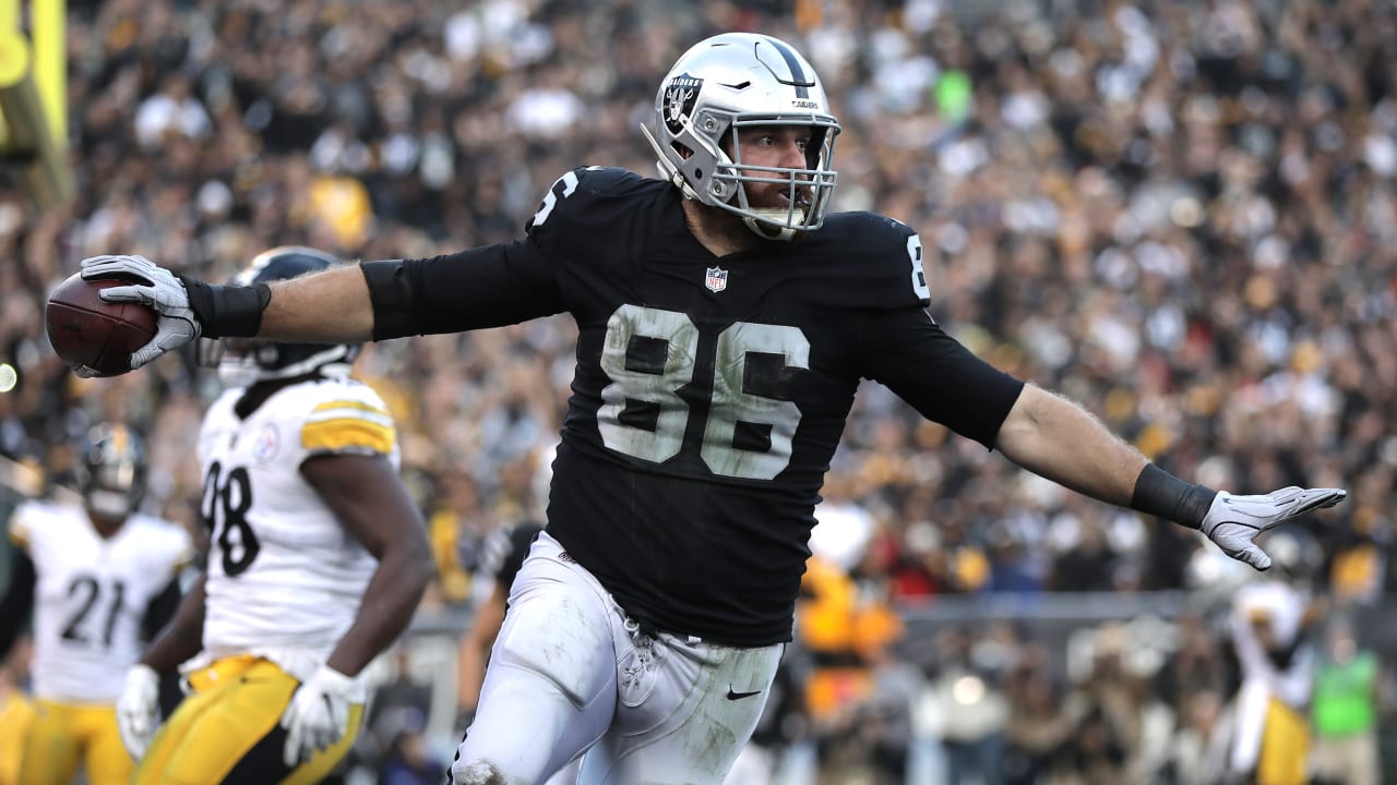 Oakland Raiders tight end Lee Smith celebrates scoring a touchdown