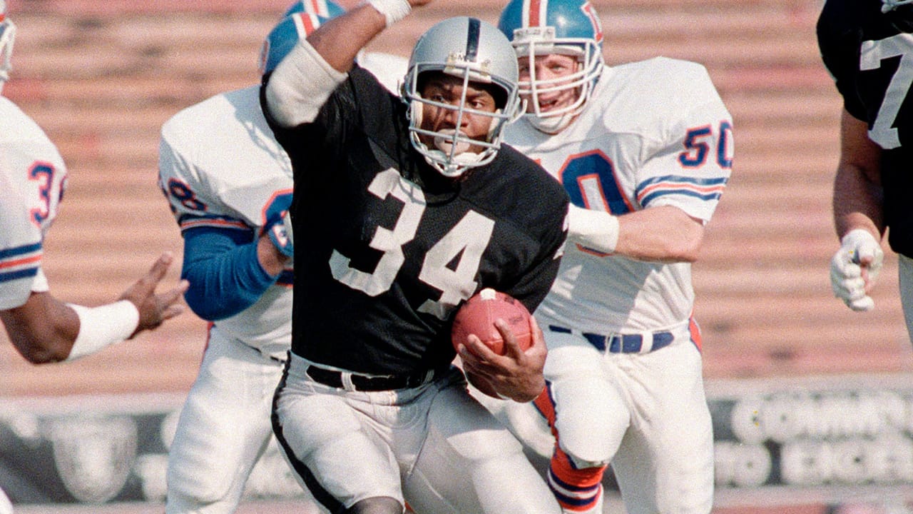 Flashback Friday: Los Angeles Raiders running back Bo Jackson vs. Denver  Broncos quarterback John Elway