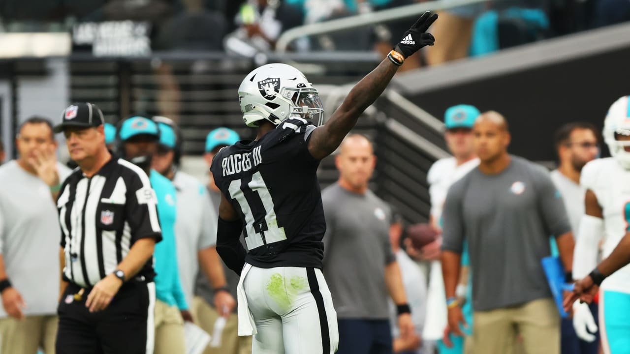 Las Vegas Raiders wide receiver Jakobi Meyers shows textbook toe-tap  technique on a 13-yard sideline grab