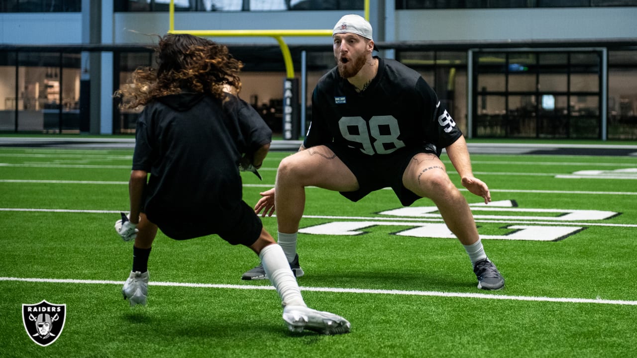 Maxx Crosby gets physical in Raiders' spirited first practice of training  camp in pads - The Athletic