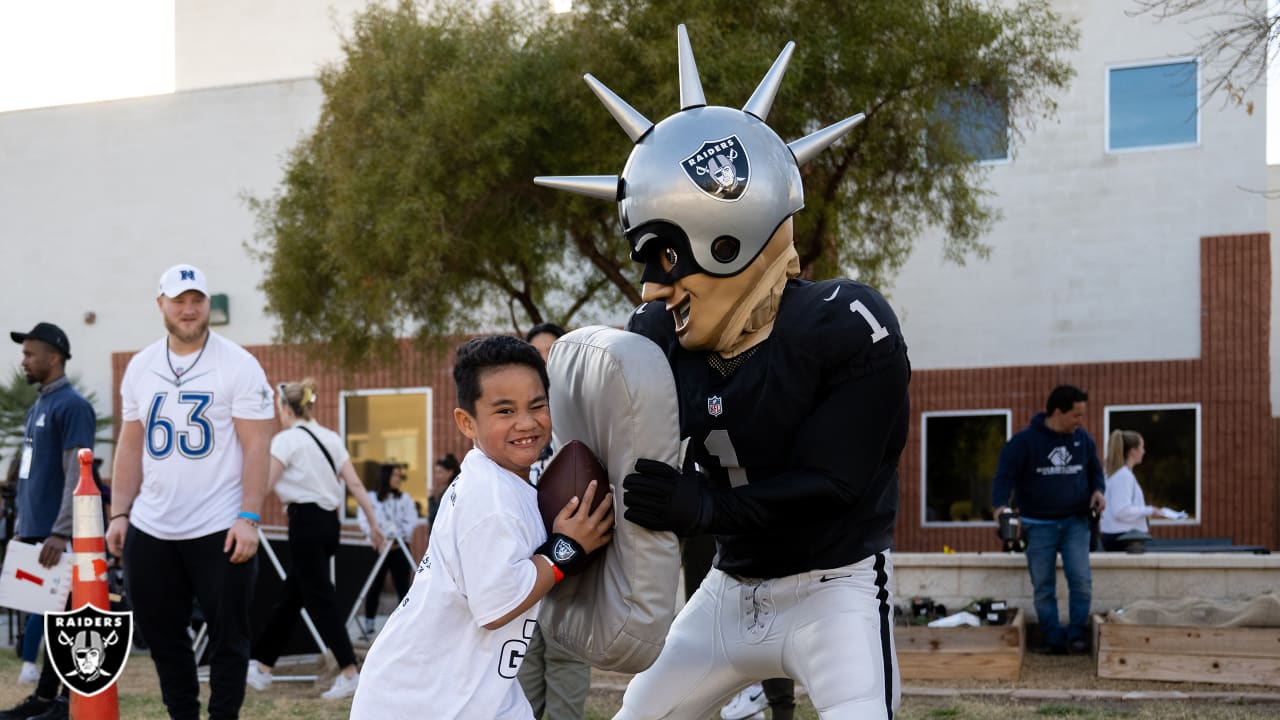 Raiders take part in Pro Bowl Legacy Event