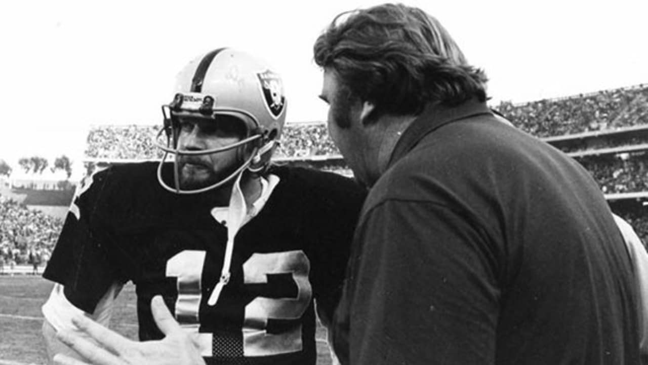 Tom's Old Days on X: “Old Days”,Raiders QB Ken Stabler and Coach John  Madden talk things over during their 1976 AFC Championship victory over the  Steelers in Oakland.#NFL #Oakland #Raiders #PittsburghSteelers #1970s