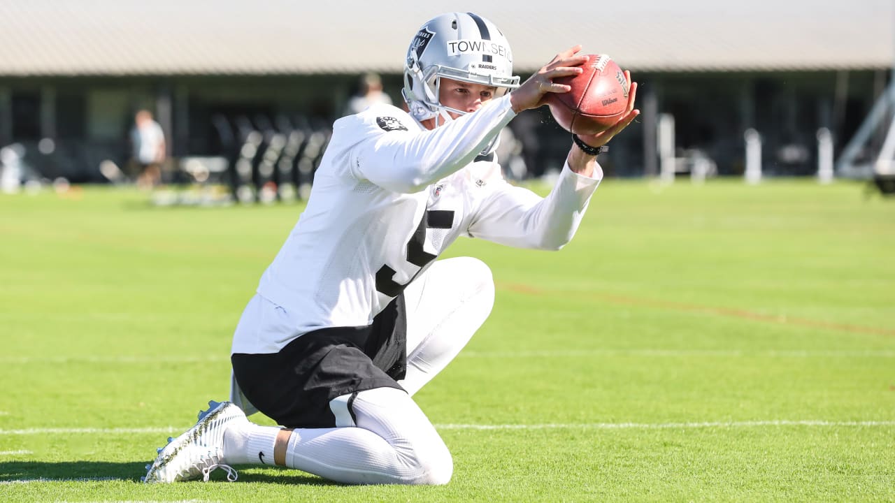 How Johnny Townsend is still competing as the only punter on the