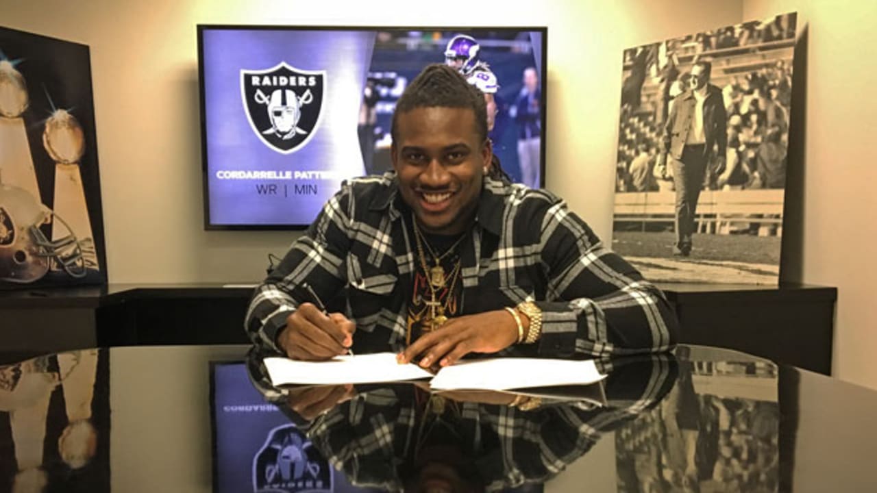 WR Cordarrelle Patterson signs with Raiders