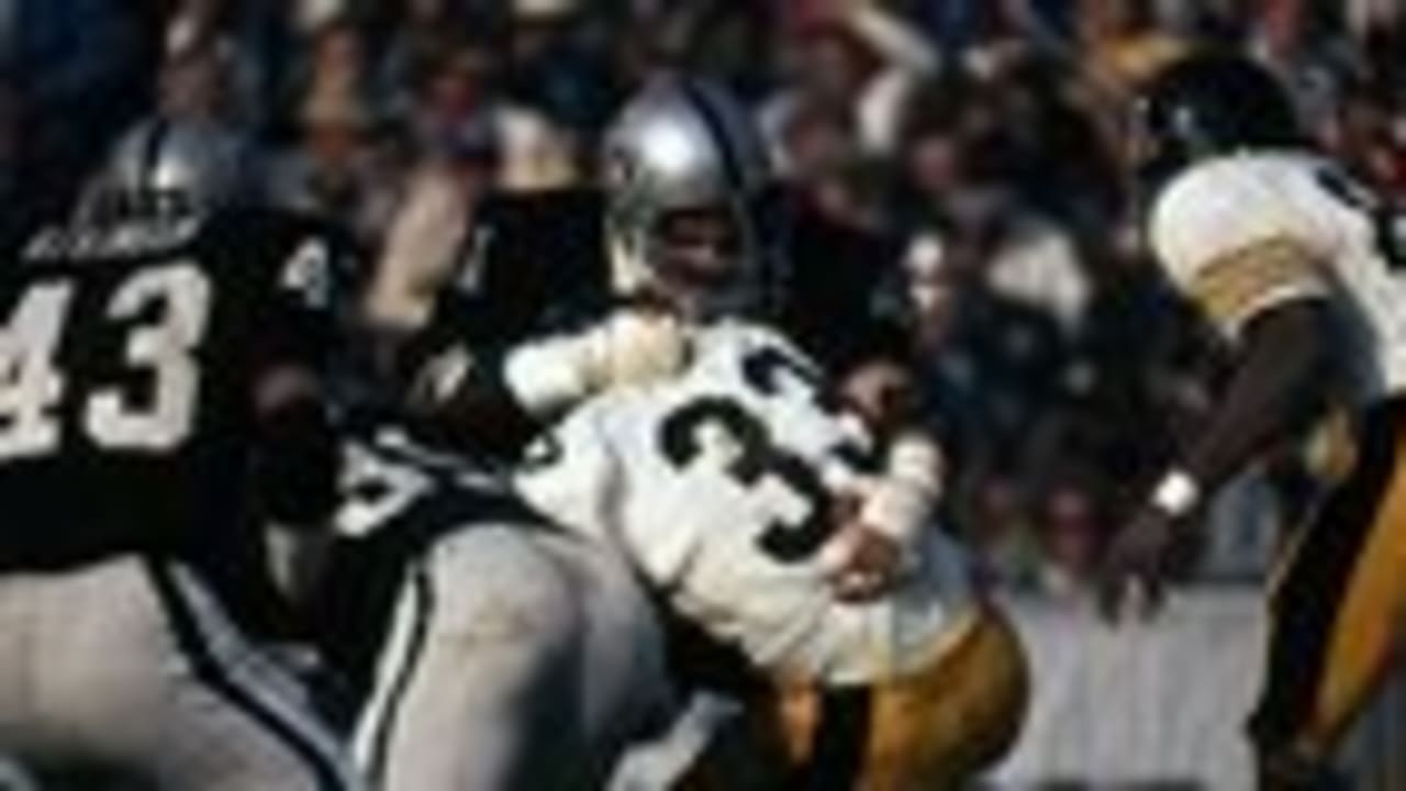 Bradshaw unloads a deep one to Frank Lewis, 1976 AFC Playoffs