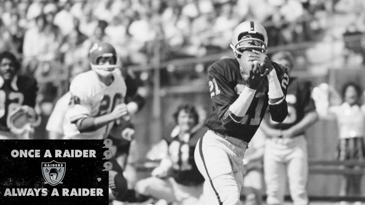 Phil Villapiano says Ken Stabler and Cliff Branch invented the  back-shoulder catch