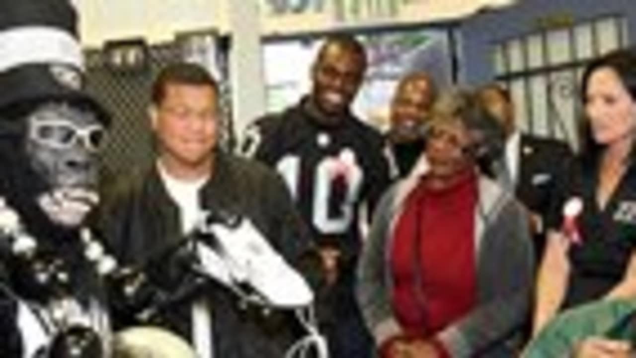 Raiders Team Up with Fans Against Violence
