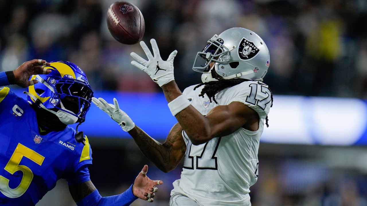 Can't-Miss Play! Carr drops a 35-yard DIME to Adams over Ramsey