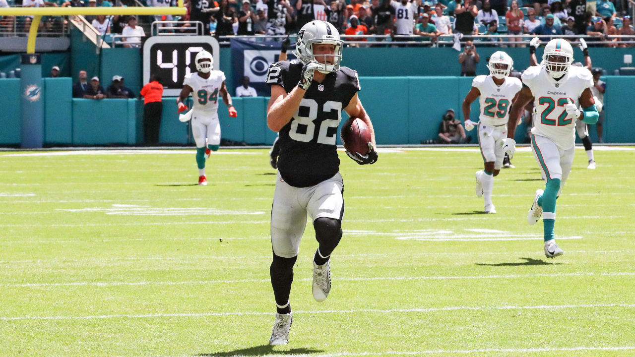 WR Jordy Nelson catches a 66-yard pass