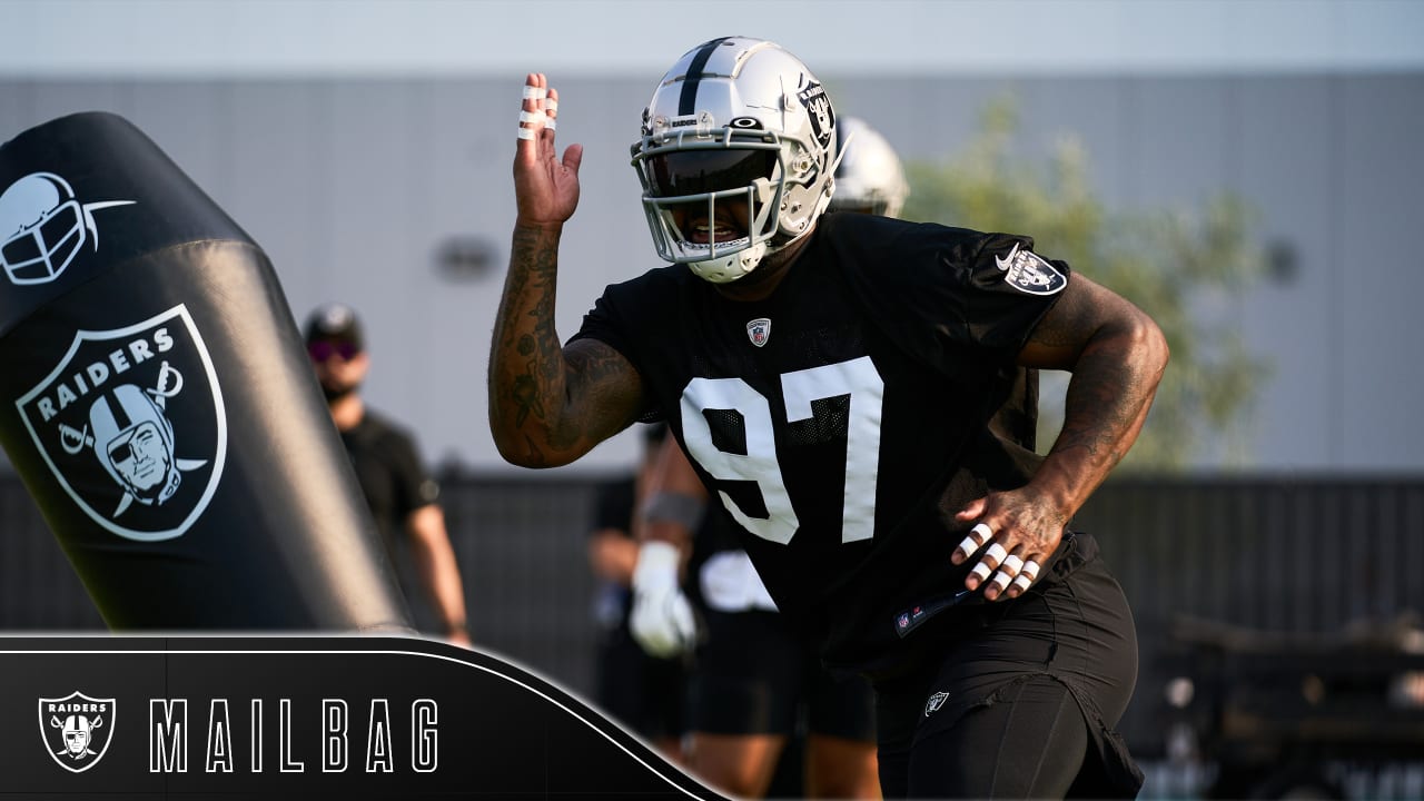 Johnathan Hankins Loves Being Leader to Young Raiders' Defensive