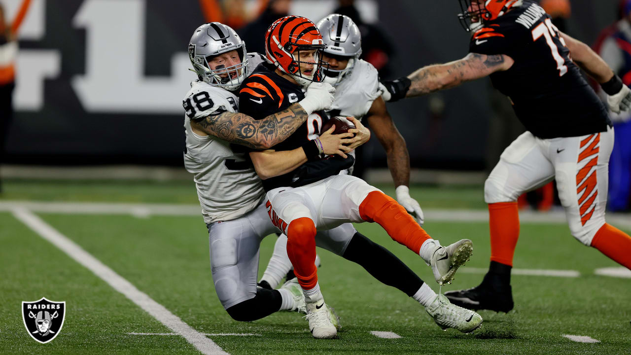 Raiders middle linebacker Marquel Lee (55) and Cincinnati Bengals