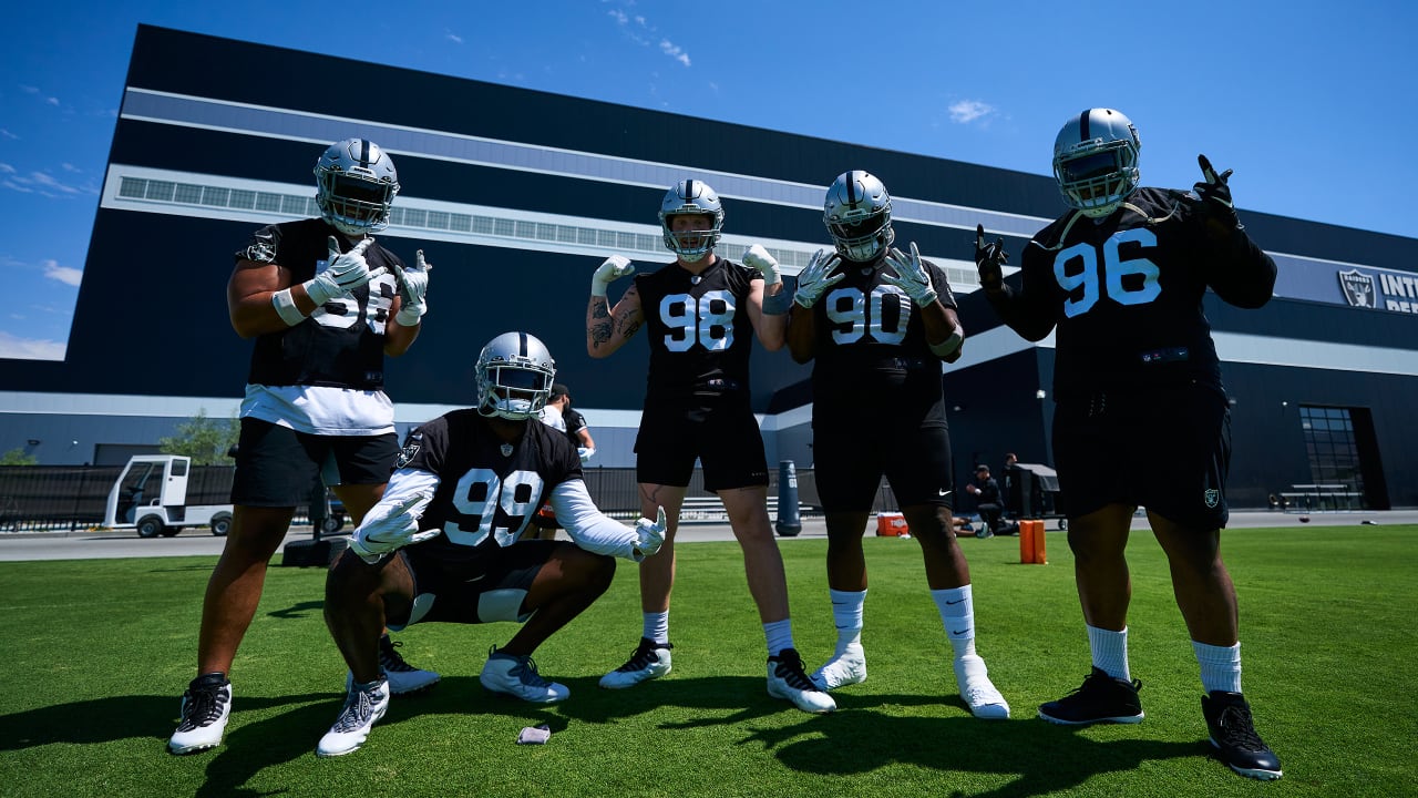 Raiders: Yannick Ngakoue signing will change Clelin Ferrell's role