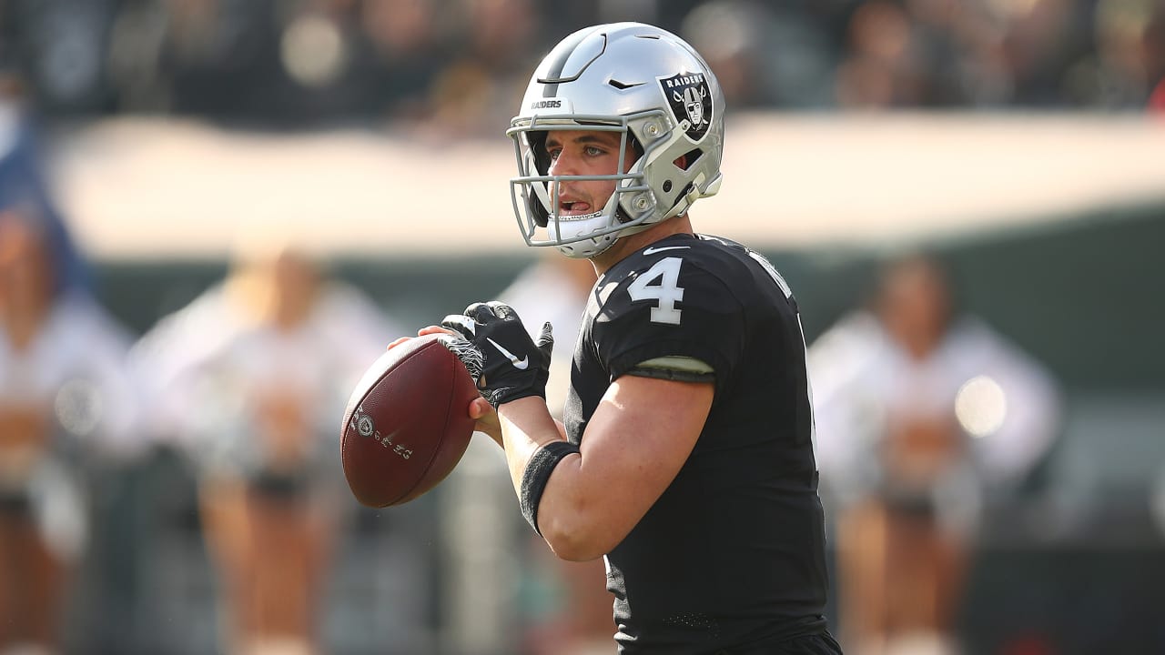 Carr's late TD pass leads Raiders past Steelers 24-21