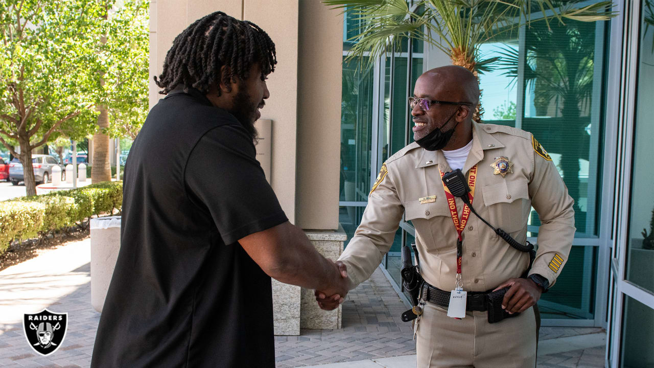 Photos Raiders Rookie Class Tours Las Vegas Metropolitan Police Department