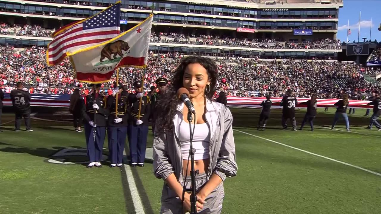 Tinashe sings national anthem, 10/15/2017