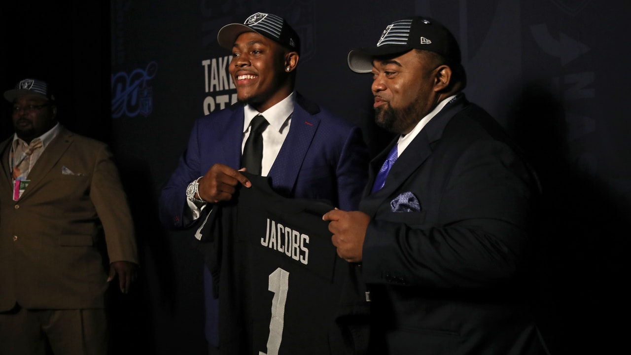 Raiders star Josh Jacobs, once homeless, bought his dad a house