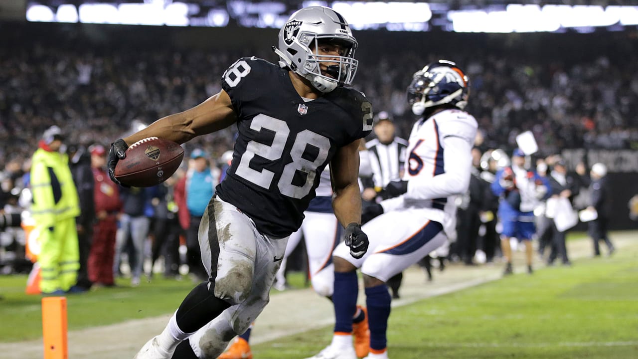 Oakland Raiders running back Doug Martin (28) runs the ball