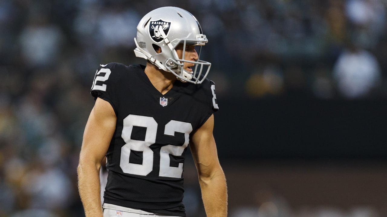 Oakland Raiders wide receiver Jordy Nelson (82) does push ups on his  knuckles after missing a c …