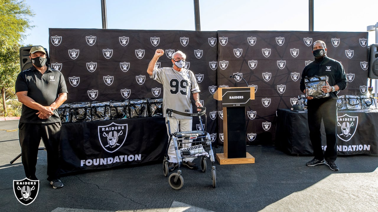 Raiders Alumni Visit Southern Nevada State Veterans Home