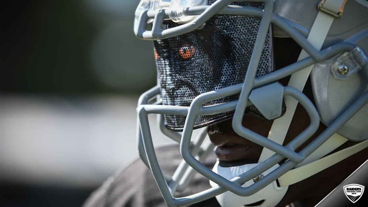 Oakland Raiders offensive guard Jordan Devey (65), center Richie Incognito  (64), and offensive …