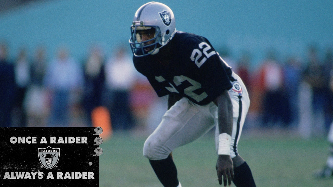 Mike Haynes #22 of the Los Angeles Raiders looks on from the bench against  the Kansas City…