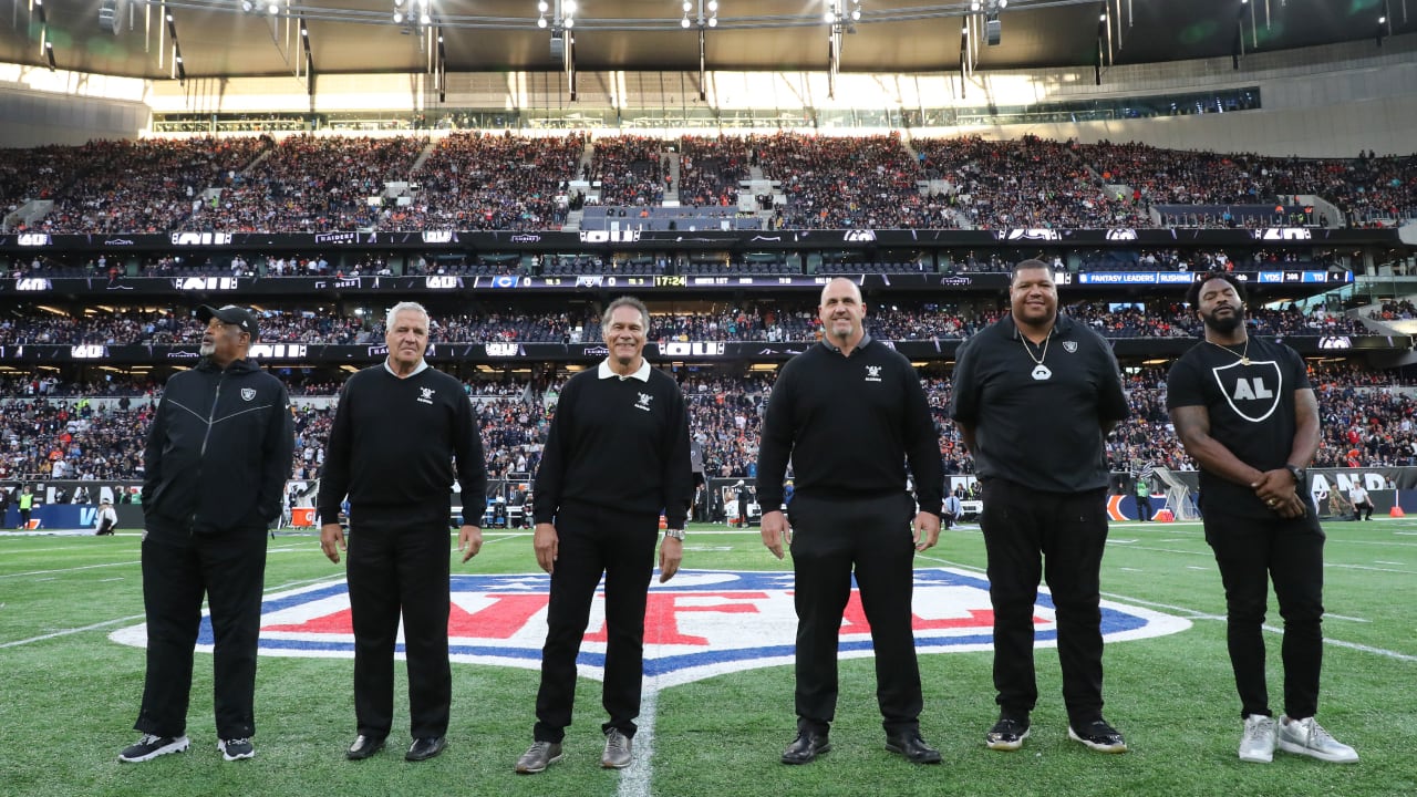 Raiders alumni honored pregame for 60th season in London