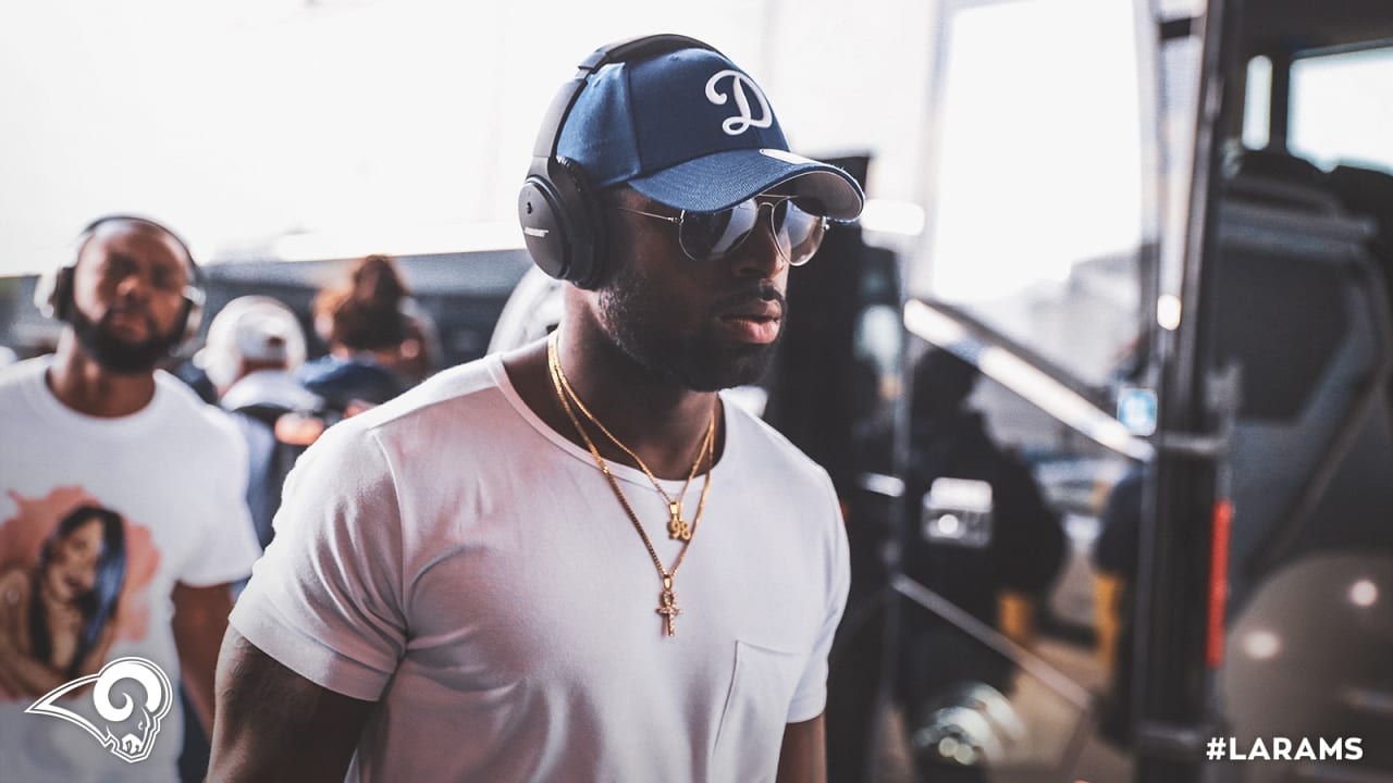 PHOTOS: Rams arrive to face the Texans