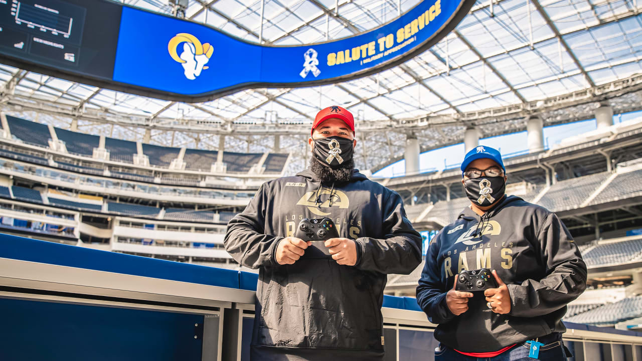Pros vs. Joes Military veterans play Madden against Rams players at