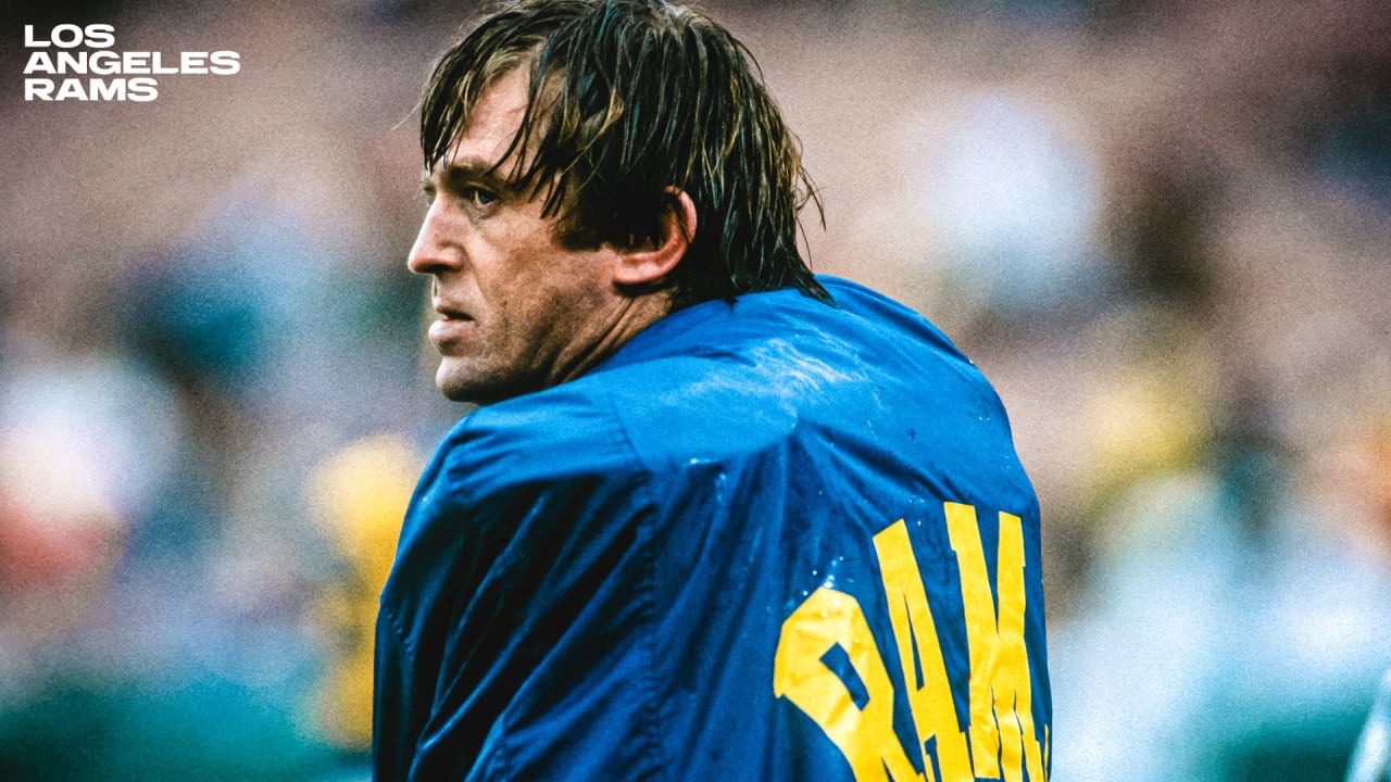 Defensive lineman Jack Youngblood of the Los Angeles Rams looks on News  Photo - Getty Images