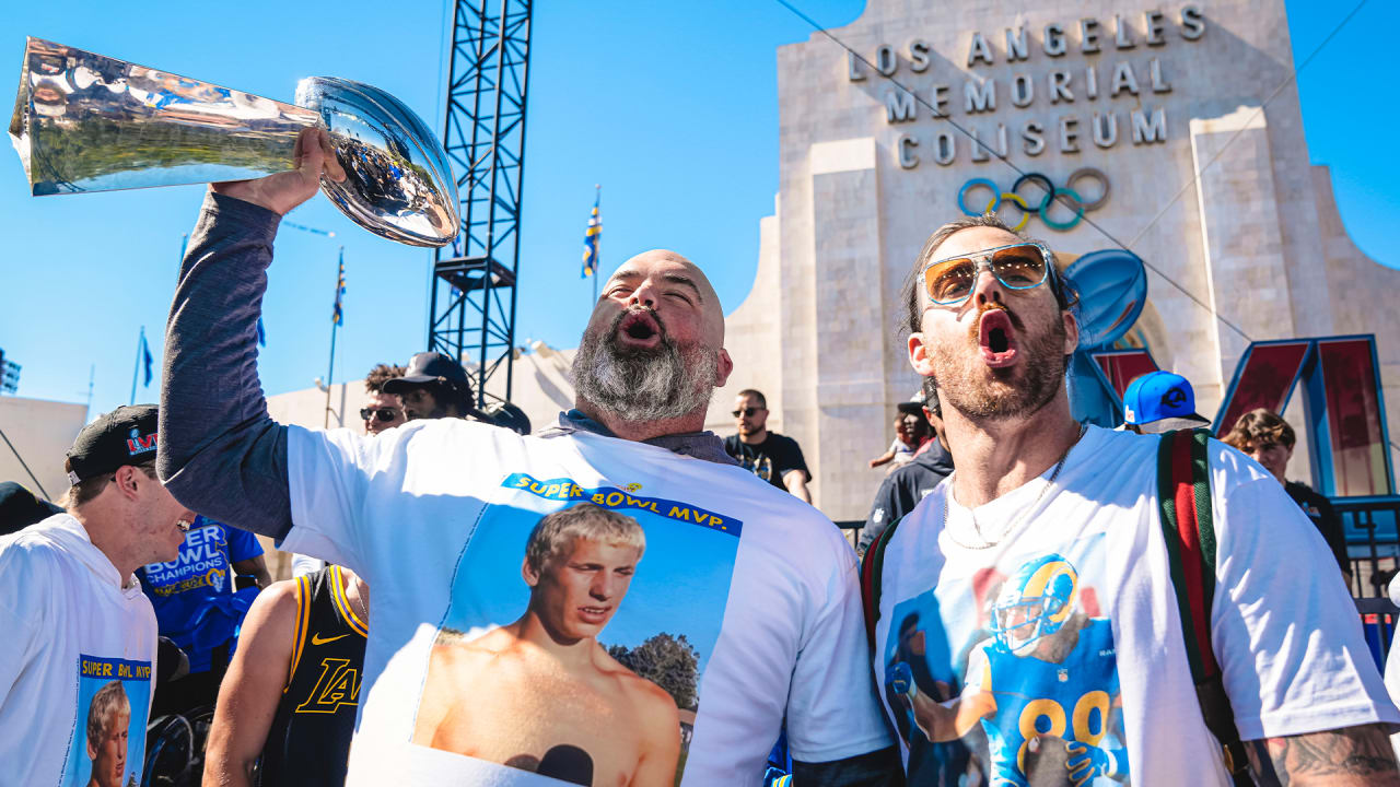 Rams GM Les Snead wears appropriate T-shirt to championship parade