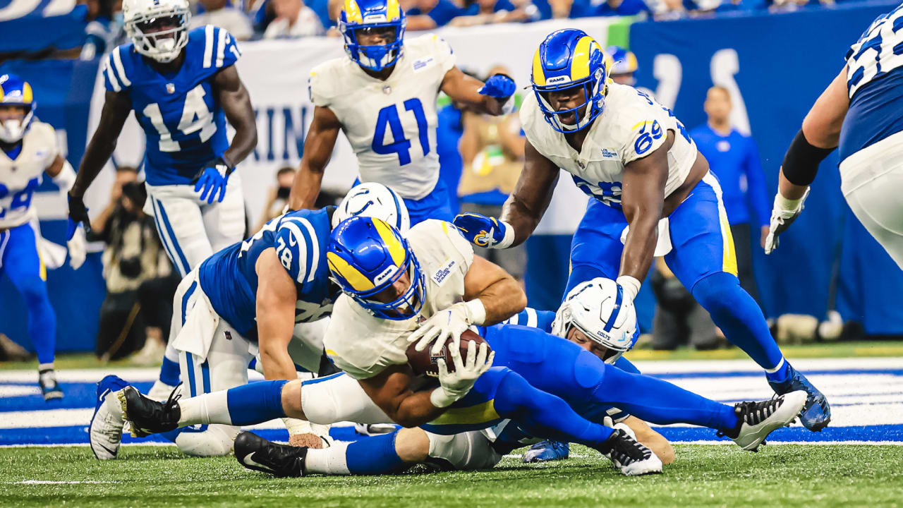 Los Angeles Rams linebacker Troy Reeder brings down Baltimore