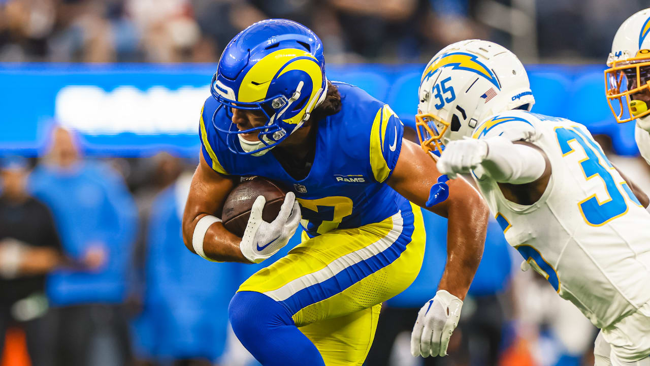 Los Angeles Rams quarterback Matthew Stafford dots tight end Tyler Higbee  up the seam for 33-yard gain