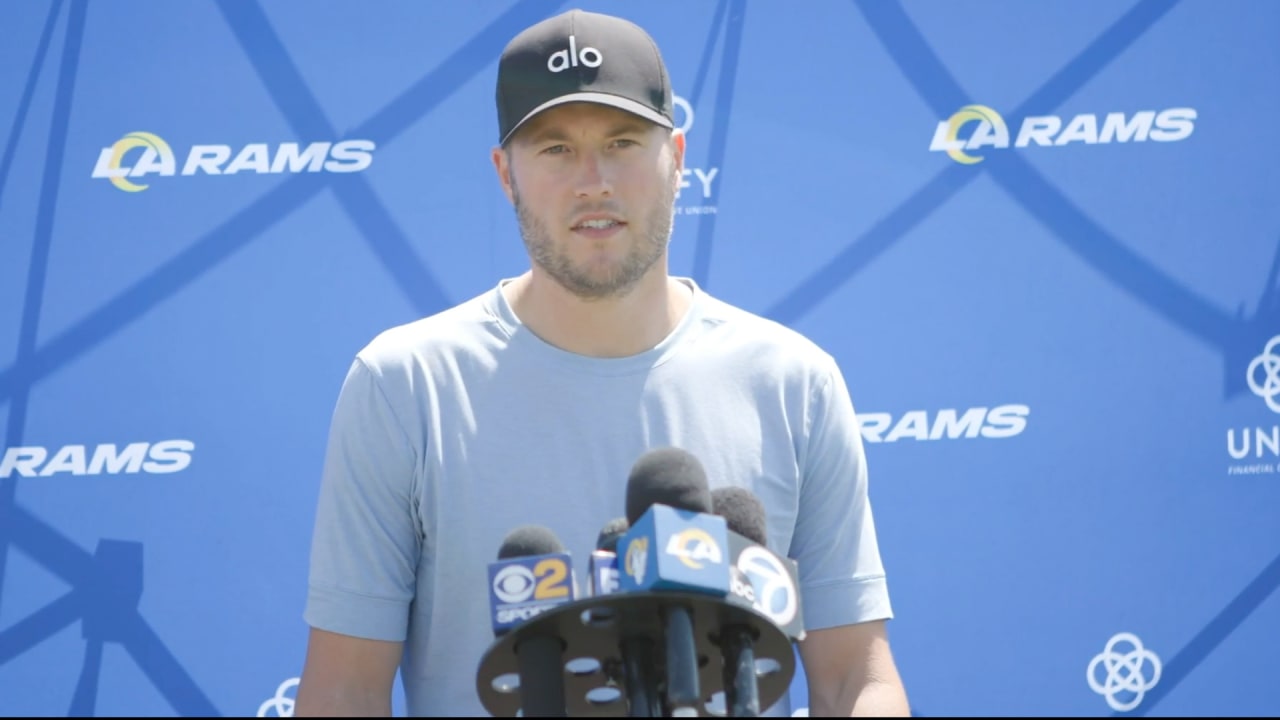 Matthew Stafford injury: Rams QB getting throwing hand checked out on  sidelines in Week 5 - DraftKings Network