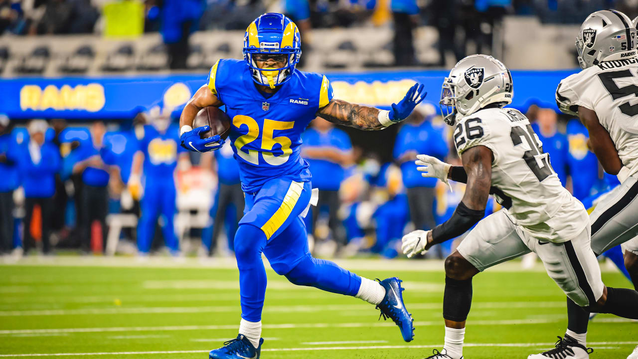 Inglewood, United States. 21st Aug, 2021. Los Angeles Rams quarterback  Bryce Perkins (16) throws during a NFL preseason game against the Las Vegas  Raiders, Saturday, August 21, 2021, in Inglewood, CA. The