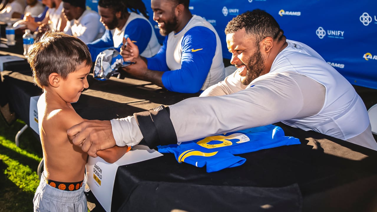 The Biggest Ever Made!” Leonard Floyd Mic'd Up At Rams Super Bowl Ring  Ceremony 