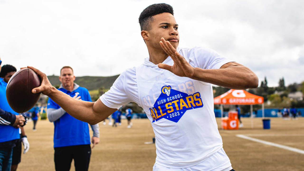 Los Angeles Rams honor two high school football teams for academic