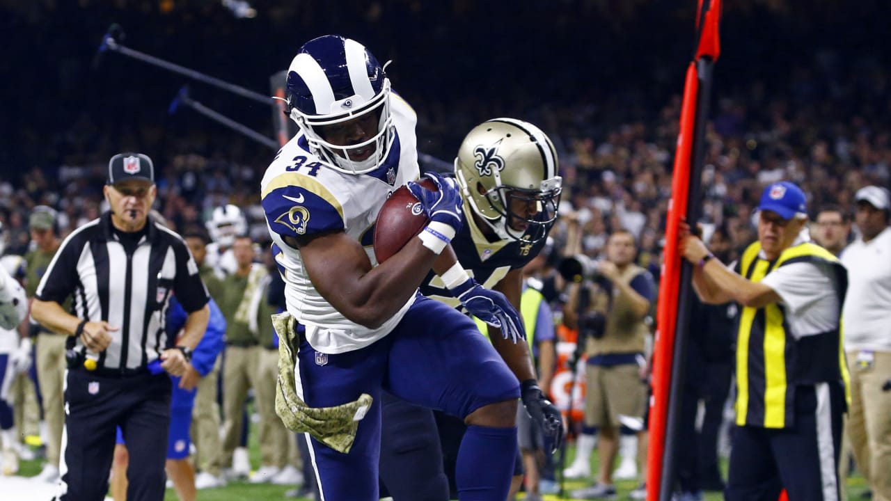 Los Angeles Rams running back Malcolm Brown (34) catches a lateral