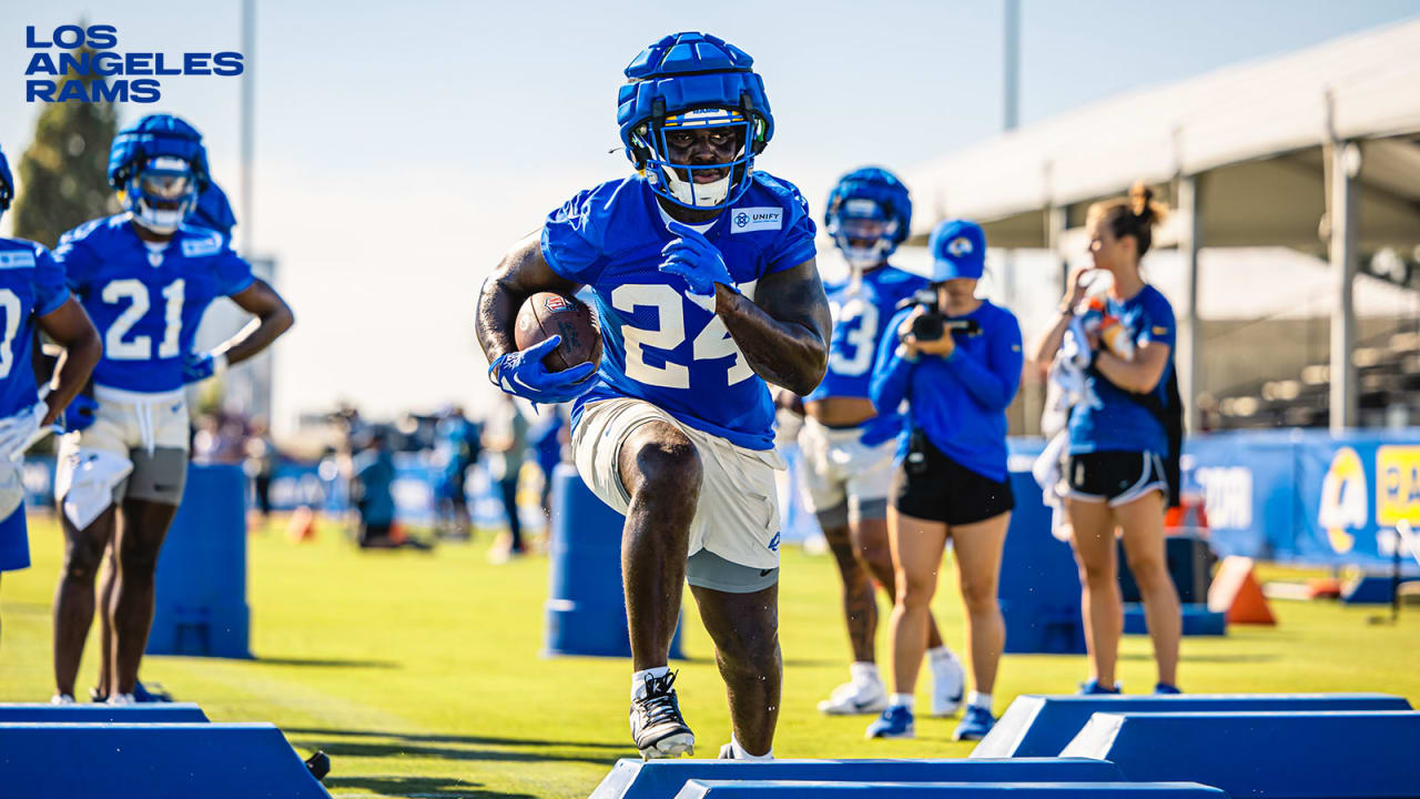 Transaction: Los Angeles Chargers Sign RB Sony Michel