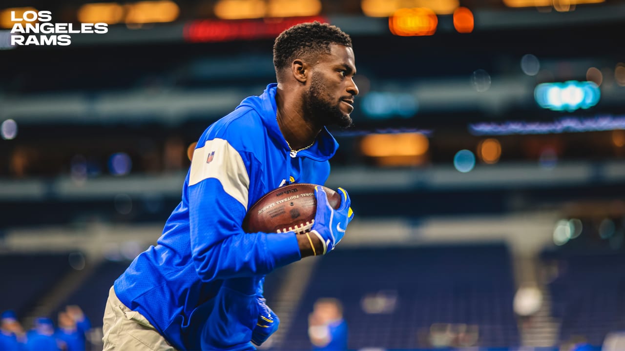 PHOTOS: Rams hit the field at Lucas Oil Stadium for pregame warmups ...