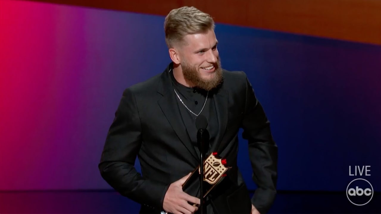 Rams WR Cooper Kupp wins 2021 AP Offensive Player of the Year NFL Honors