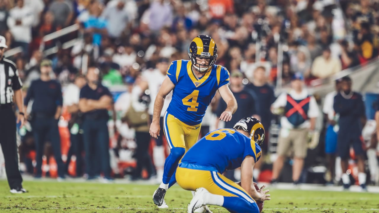 Zuerlein's field goal kick sails right over top of upright