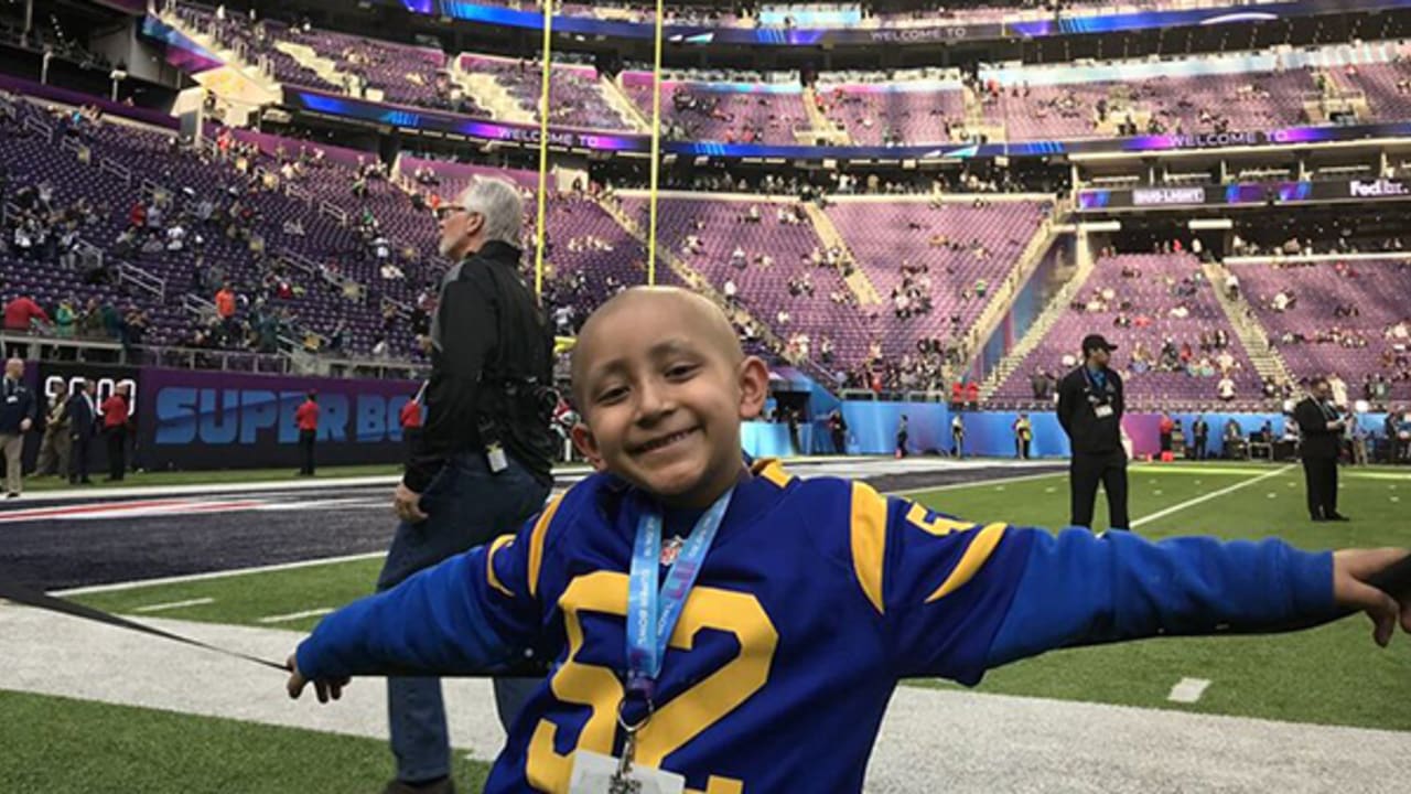 Fans fill US Bank Stadium in Minneapolis for Super Bowl LII