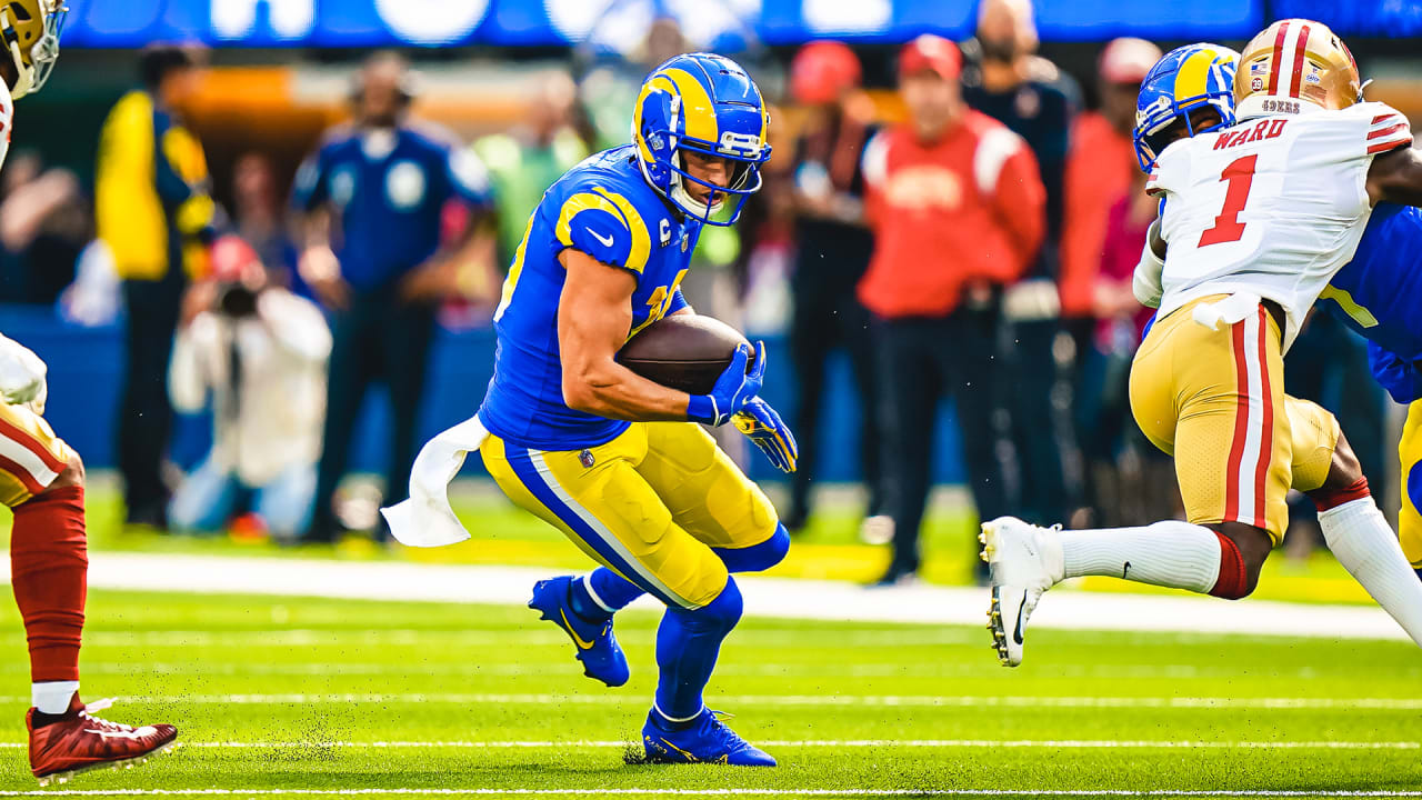 Los Angeles Rams Quarterback Matthew Stafford Throws A 20-yard Strike ...