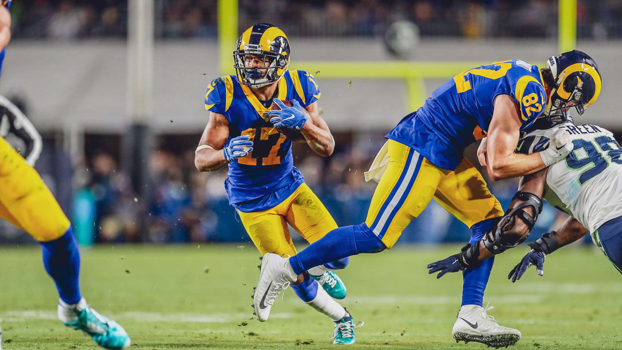 East Rutherford, New Jersey, USA. 6th Nov, 2017. Rams' tight end Tyler  Higbee (89) celebrates with wide receiver Robert Woods (17) after scoring a  touchdown during NFL action between the Los Angeles