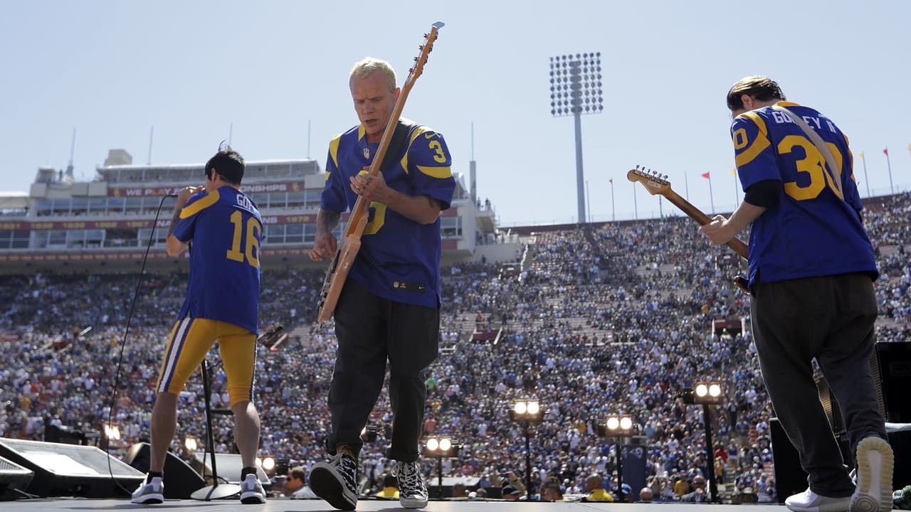 PHOTOS: Red Hot Chili Peppers Pregame Performance