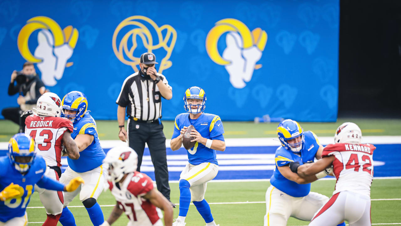 'What a throw!' Wolford's backshoulder dime to Woods