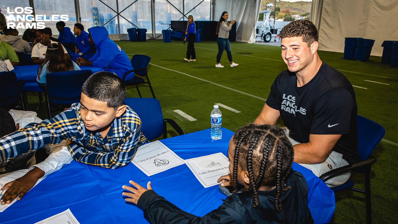 Rams Rookies Give Youth Football Team the SoFi Experience