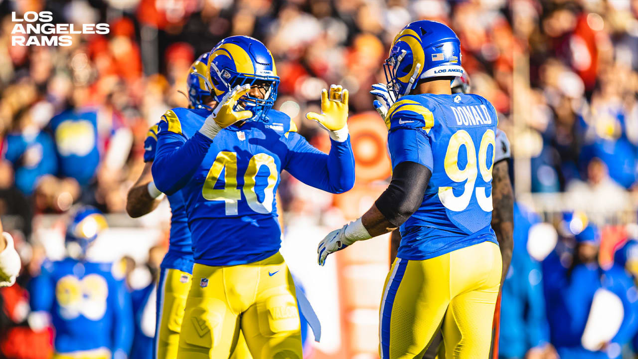 SANTA CLARA, CA - NOVEMBER 15: Von Miller (40) of the Los Angeles Rams  defends a play during the San Francisco 49ers game versus the Los Angeles  Rams on November 15, 2021