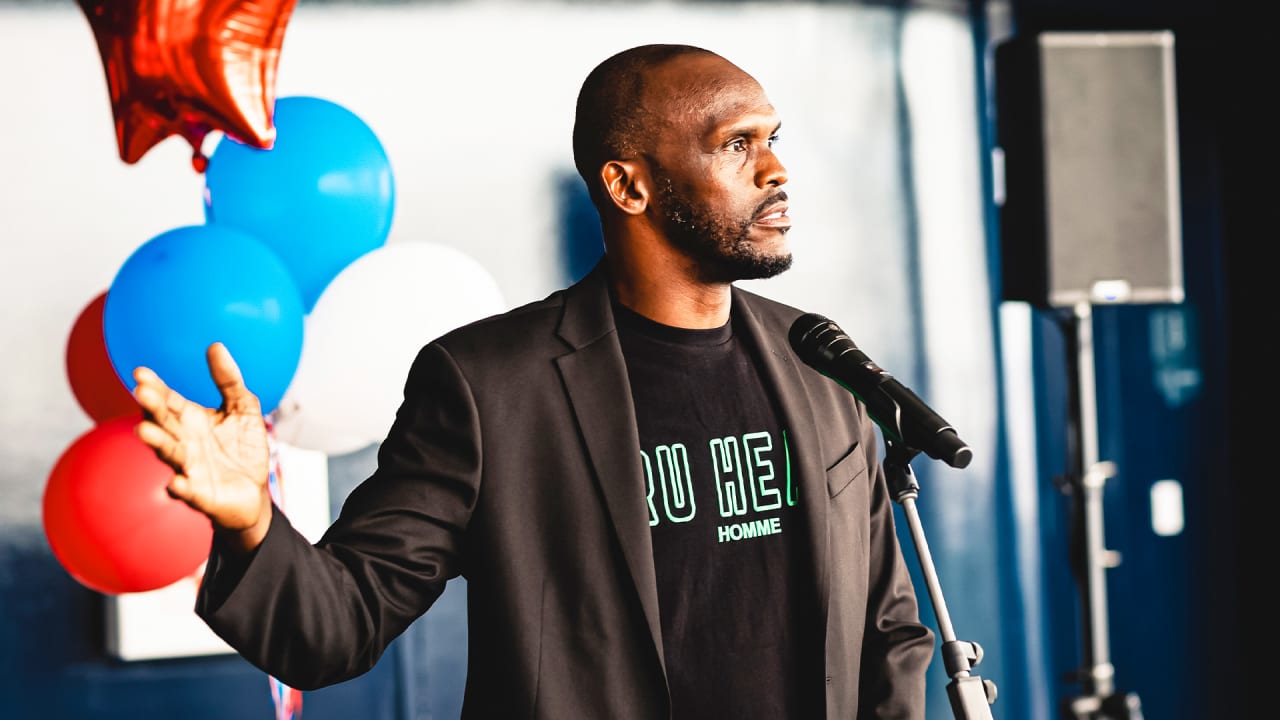 Los Angeles Rams Community | Isaac Bruce & American Airlines inspire