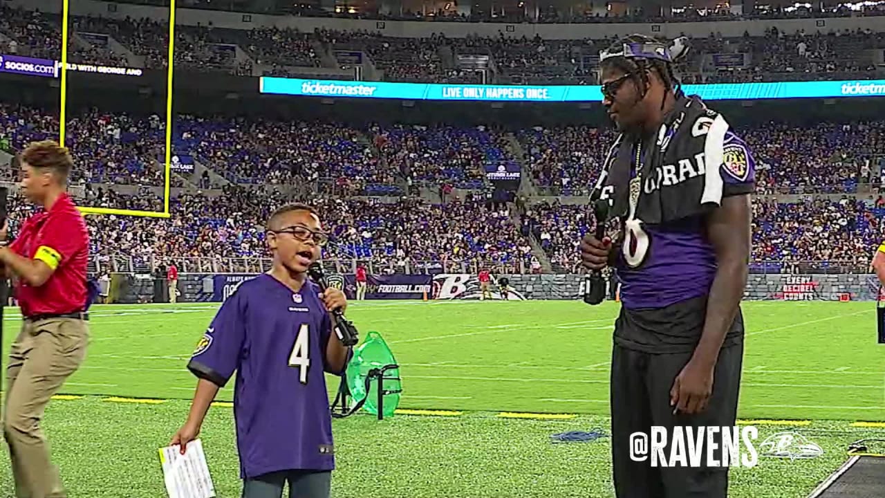 Lamar Jackson Lets Kid Sideline Reporter Johnston IV Wear His Chain